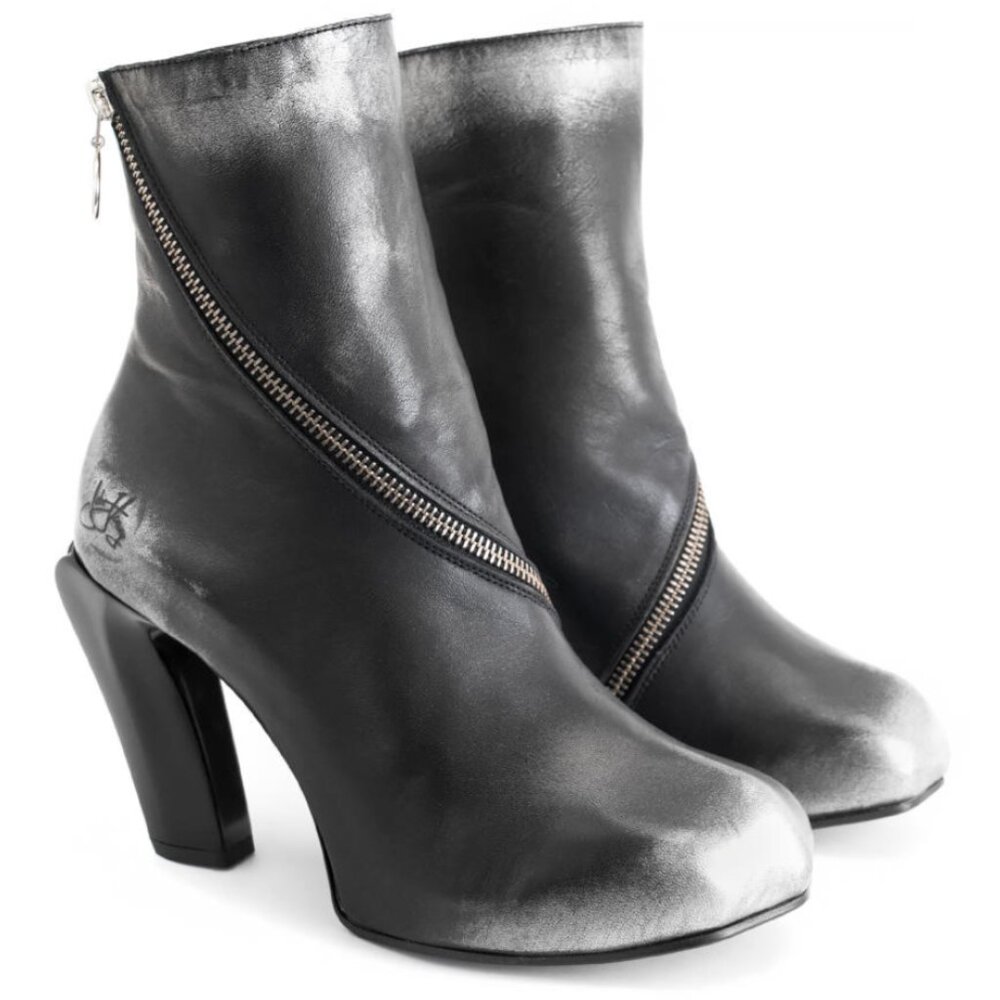 John Fluevog Shaguar Dorritie spiral zip ankle boot Women's Size 9.5